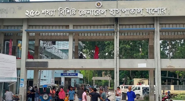 দাদির মৃত্যুর খবরে বাড়ি ফেরার পথে সড়ক দুর্ঘটনায় প্রাণ গেল যুবকের