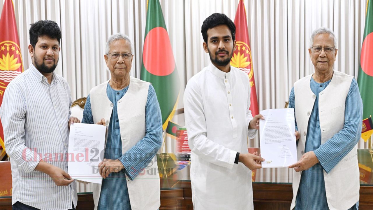 নির্বাচন তফসিলের আগেই দুই উপদেষ্টার পদত্যাগ
