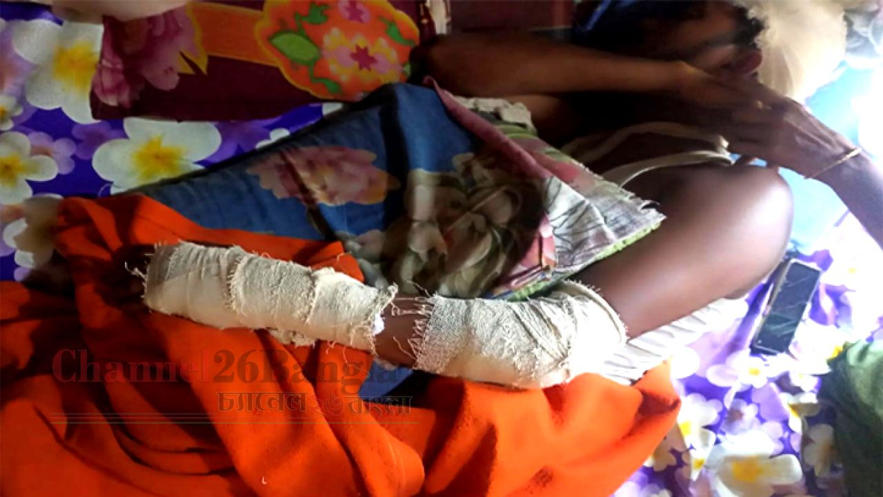 আড়াইহাজারে ডাকাতি, ককটেল নিক্ষেপ পুলিশের গুলি