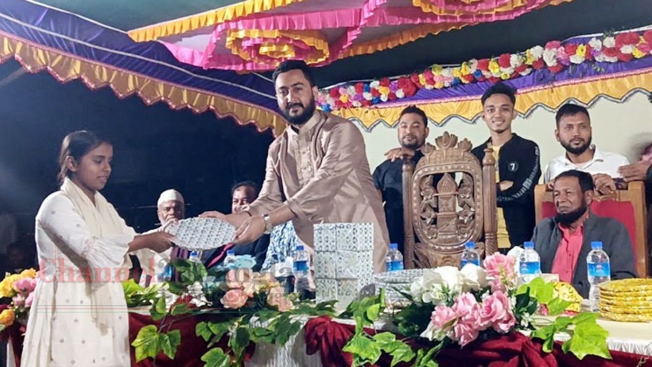 সিদ্ধিরগঞ্জে বিজয় দিবসের ক্রীড়া প্রতিযোগিতার পুরস্কার বিতরণ
