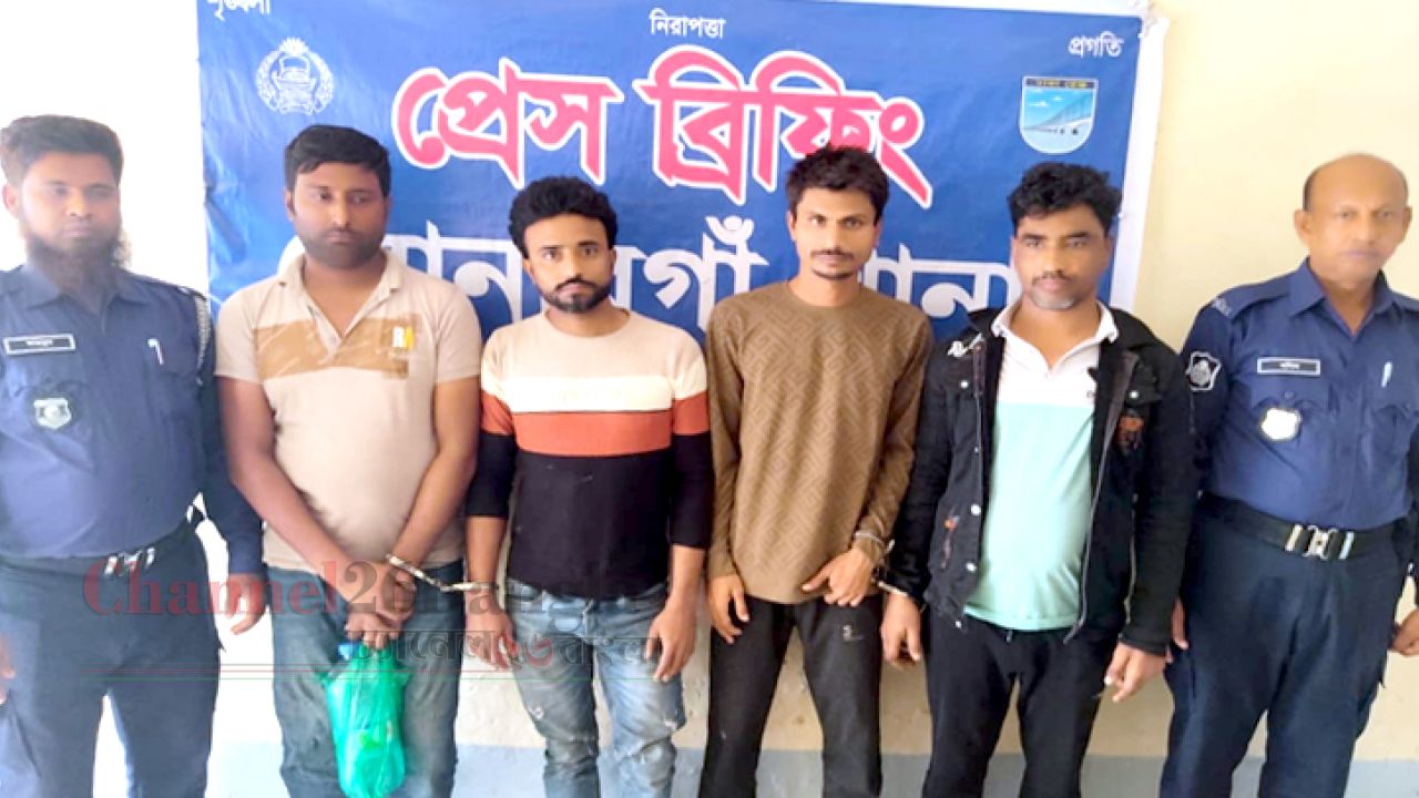 সোনারগাঁয়ে ডাকাতির প্রস্তুতিকালে ৪ ডাকাত গ্রেপ্তার, অস্ত্র উদ্ধার