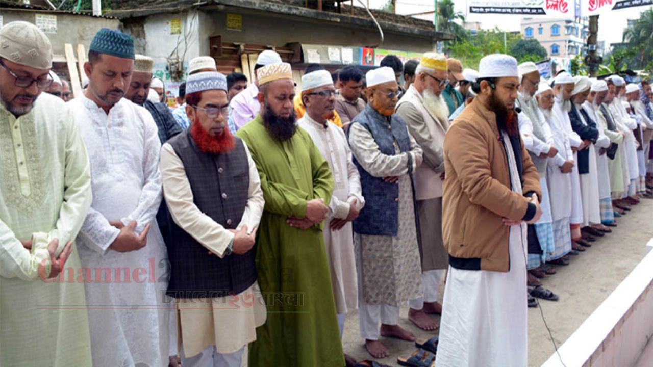 সিদ্ধিরগঞ্জে বিএনপি নেতা তারিকের বাবার জানাজা সম্পন্ন