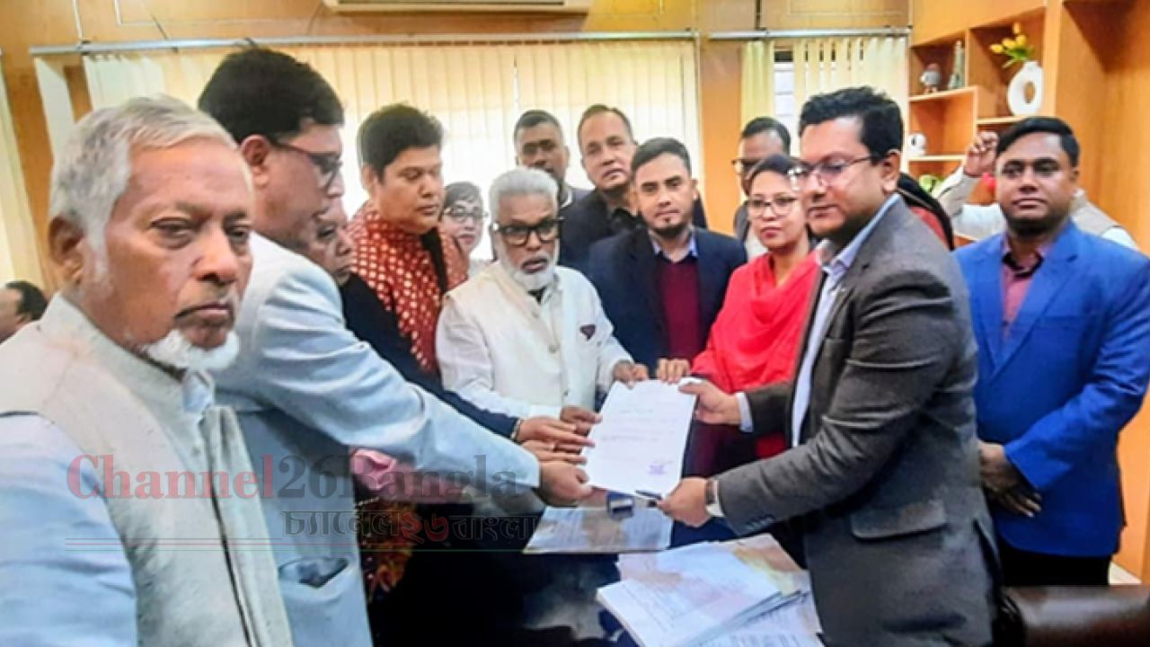 নারায়ণগঞ্জ-৩ আসনে বিএনপি প্রার্থী আজহারুল ইসলাম মান্নানের মনোনয়নপত্র দাখিল