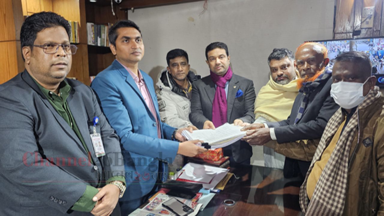 আড়াইহাজারে বিএনপির নজরুল ইসলাম আজাদের মনোনয়নপত্র দাখিল