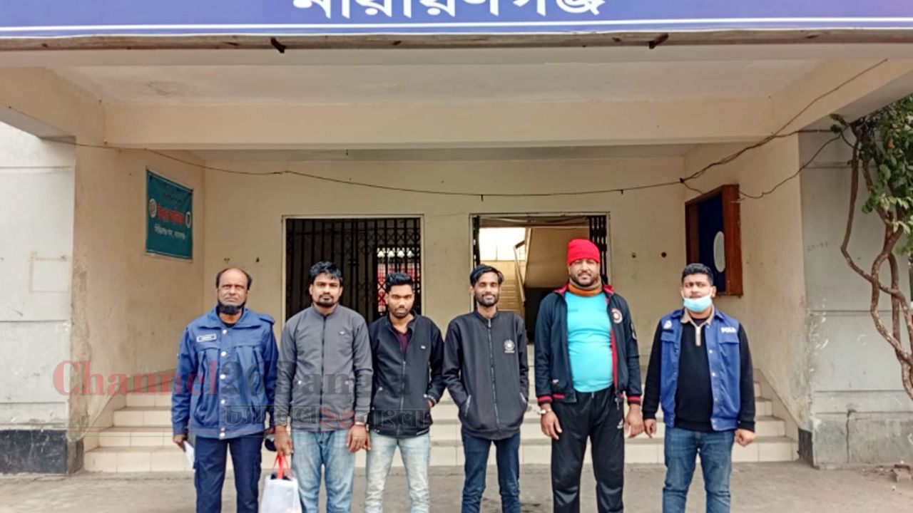 সিদ্ধিরগঞ্জে মাদকসহ গ্রেফতার ৪