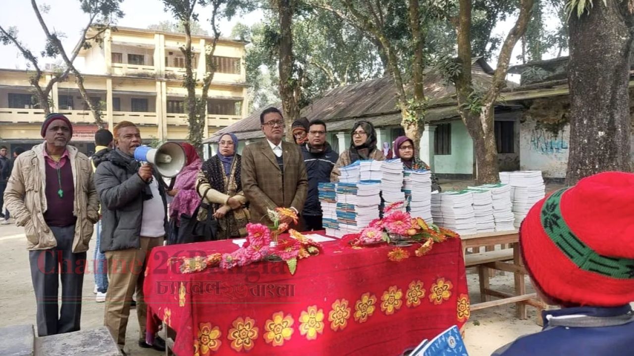 ফুলবাড়ীতে বই উৎসব: নতুন বইয়ের ঘ্রাণে উচ্ছ্বসিত শিক্ষার্থীরা