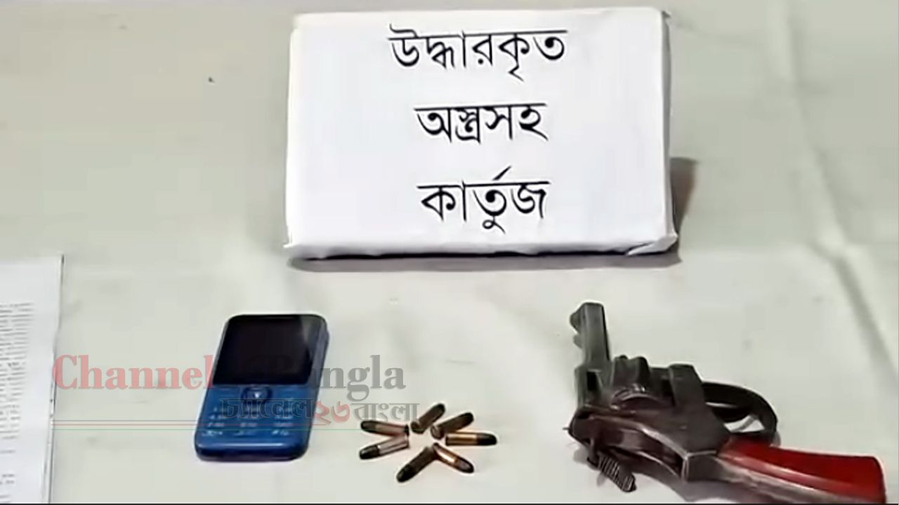পাবনায় বিদেশি রিভলভার ও গুলিসহ যুবক গ্রেফতার