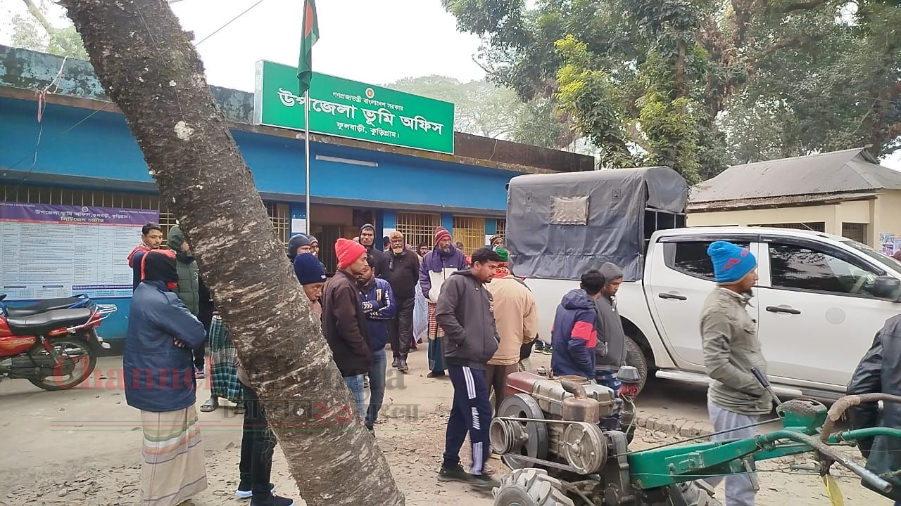 ফুলবাড়ীতে অবৈধ বালু পরিবহন: ৩ ট্রলি চালকের কারাদণ্ড