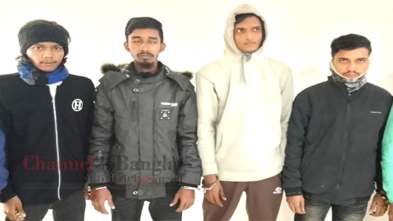 বন্দরে চোর ও ছিনতাইকারী সন্দেহে ৪ যুবক আটক  