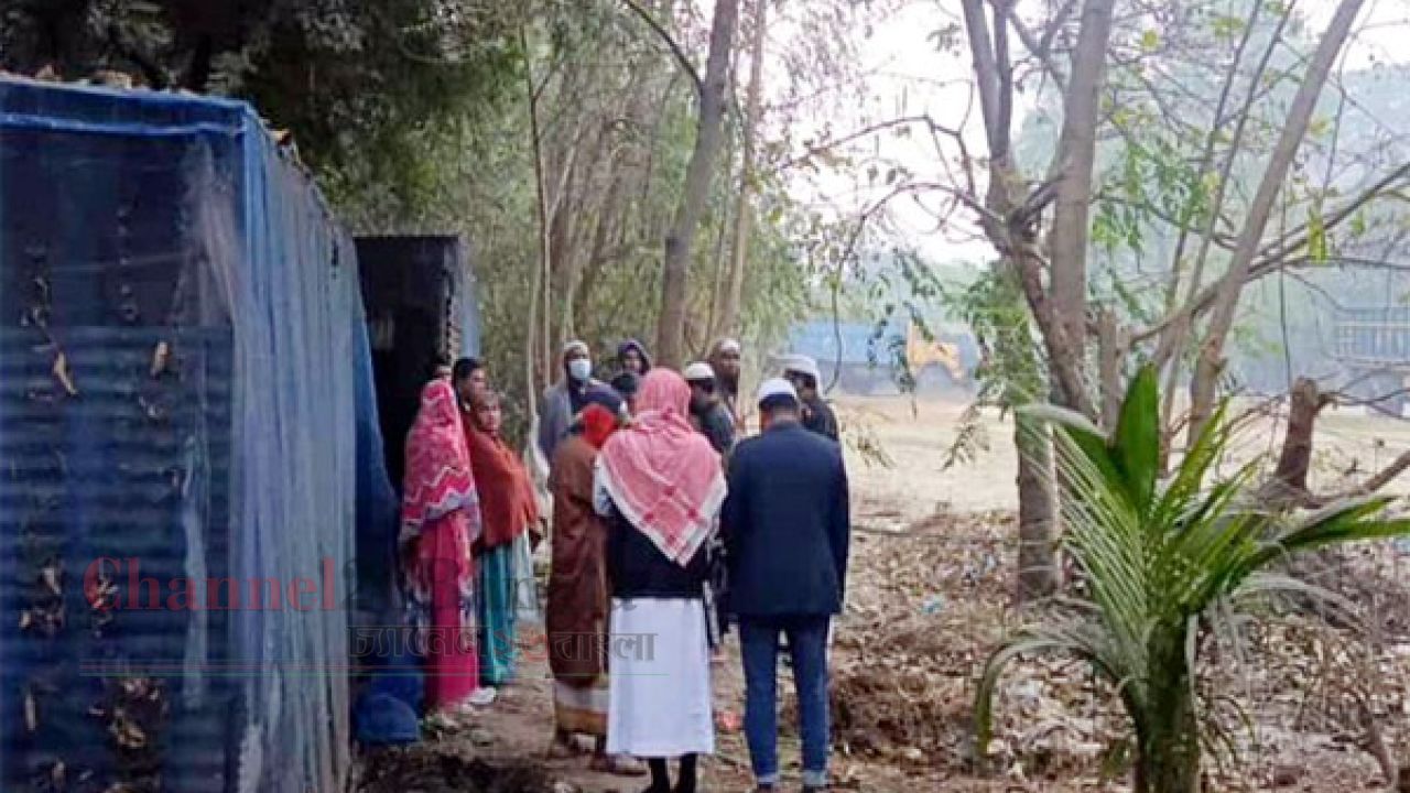 সিদ্ধিরগঞ্জে প্রহরীদের কুপিয়ে খামারের গরু লুট