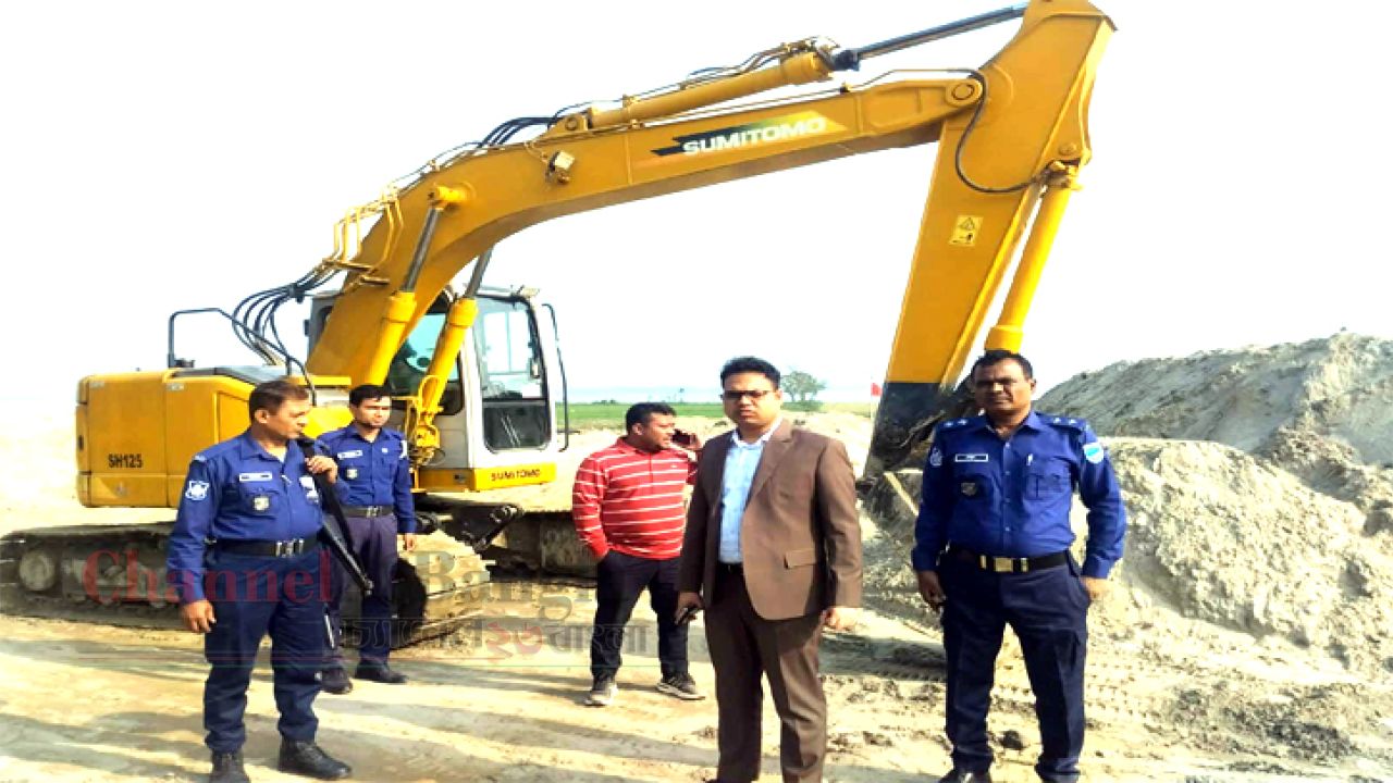 আড়াইহাজারে অবৈধ বালু উত্তোলন: ৫০ হাজার টাকা জরিমানা