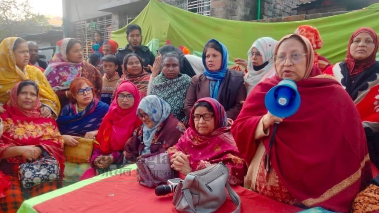 স্বামীর পক্ষে ভোটের মাঠ চষে বেড়াচ্ছেন মির্জা ফখরুলের সহধর্মিণী