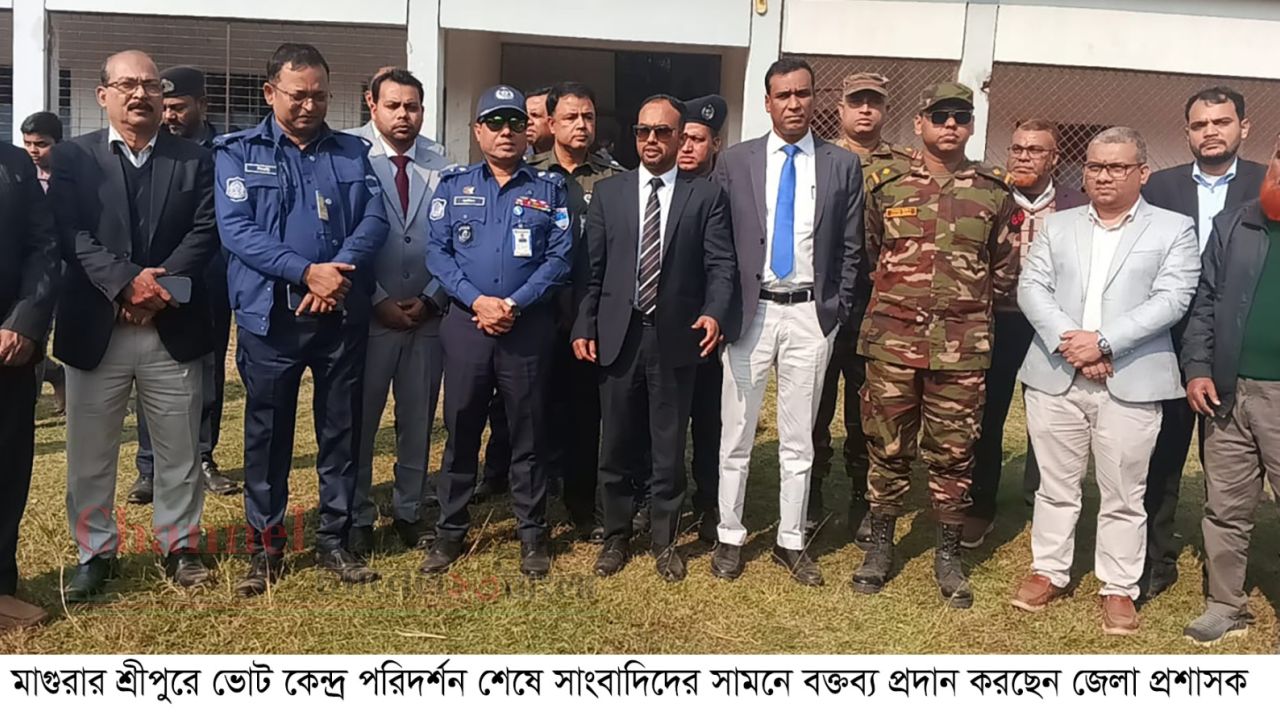 মাগুরায় ভোটকেন্দ্র পরিদর্শনে রিটার্নিং অফিসার ও প্রশাসনের উচ্চপদস্থ কর্মকর্তারা