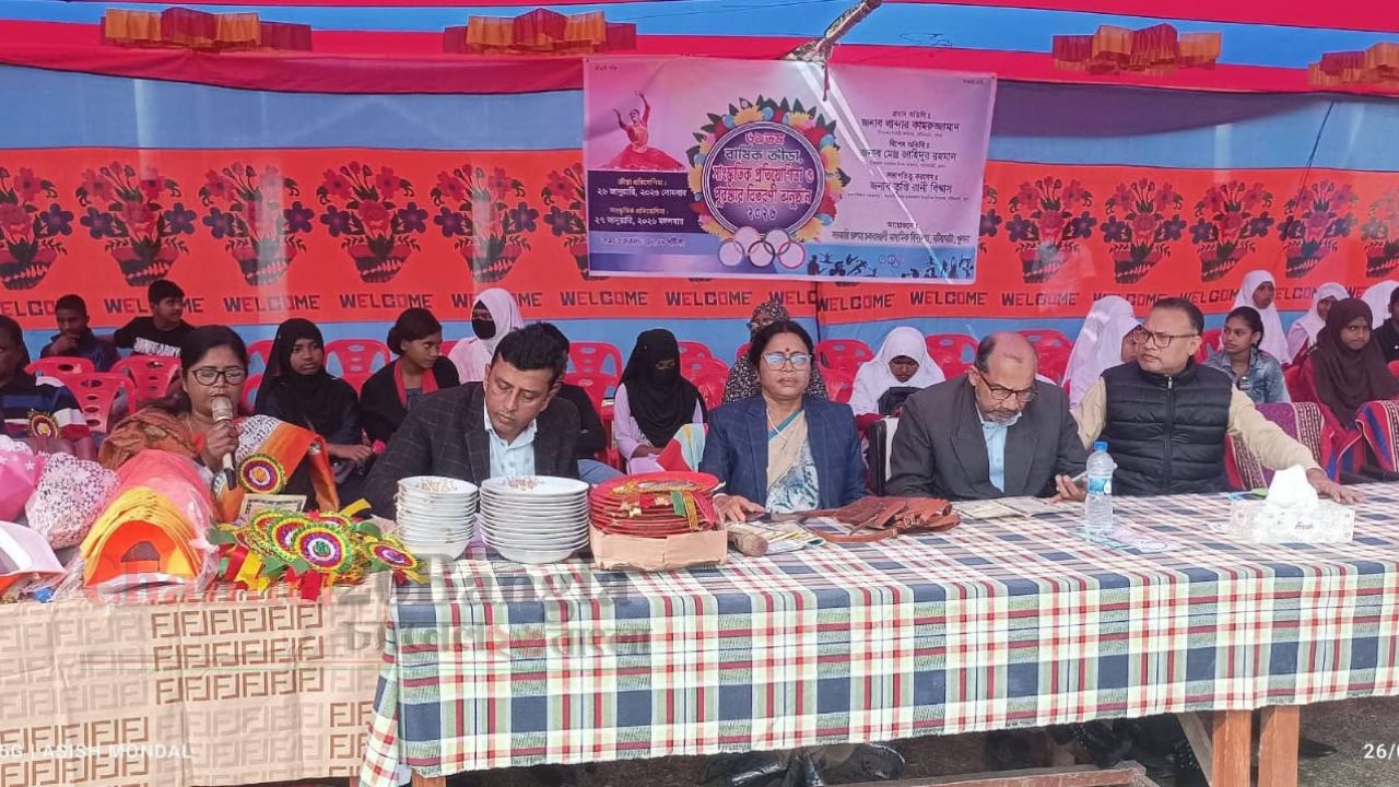 বটিয়াঘাটায় জলমা-চক্রাখালী মাধ্যমিক বিদ্যালয়ের বার্ষিক ক্রীড়া অনুষ্ঠিত