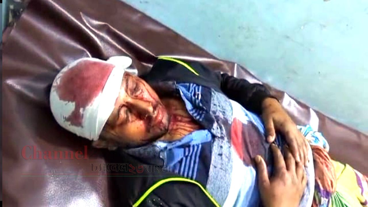 জমি থেকে ইটভাটায় মাটি নিতে বাধা: সংঘর্ষে আহত ২০