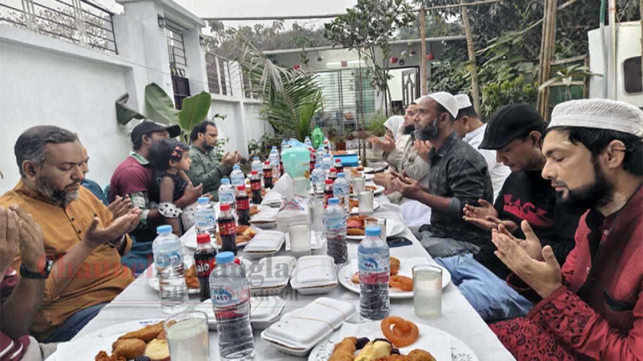 ব্যাচ ৯৭ হাজী ইব্রাহীম মডেল স্কুল এন্ড কলেজের ইফতার ও দোয়া মাহফিল  
