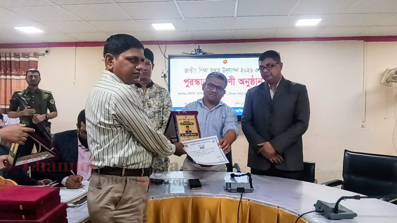 শ্রীপুরে জাতীয় শিক্ষা সপ্তাহের পুরস্কার বিতরণ