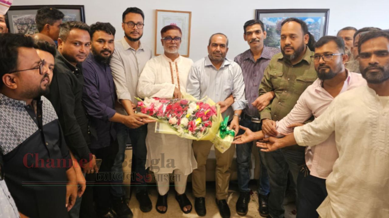 নাসিক প্রশাসক সাখাওয়াতকে সজলের  নেতৃত্বে মহানগর যুবদলের শুভেচ্ছা