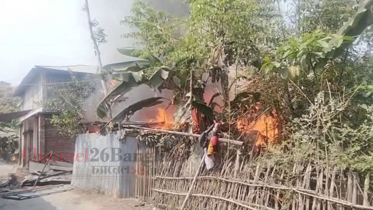 পাঁচবিবিতে বৈদ্যুতিক শর্ট সার্কিটে বসতঘর ভস্মীভূত