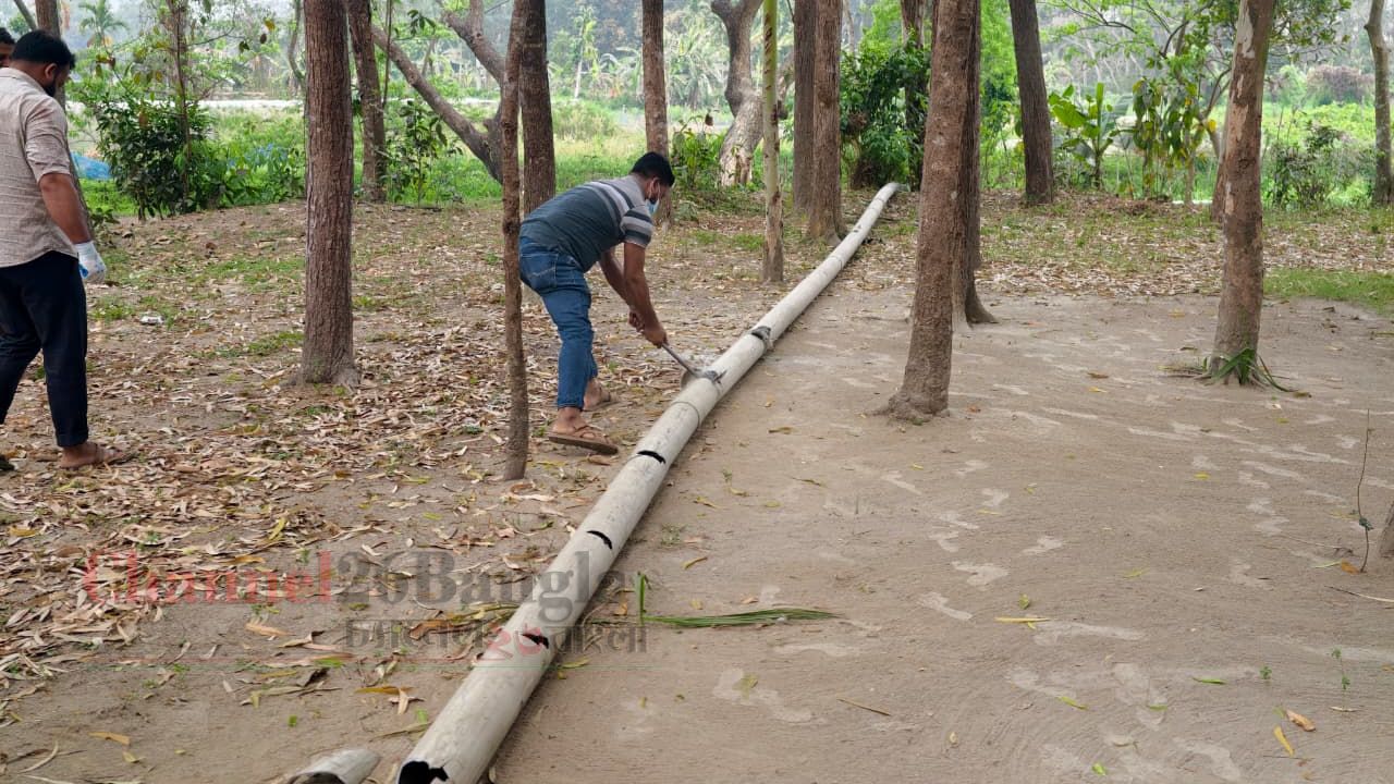 সিরাজদিখানে অবৈধ ড্রেজিংয়ের বিরুদ্ধে অভিযান: বালু জব্দ ও পাইপ বিনষ্ট