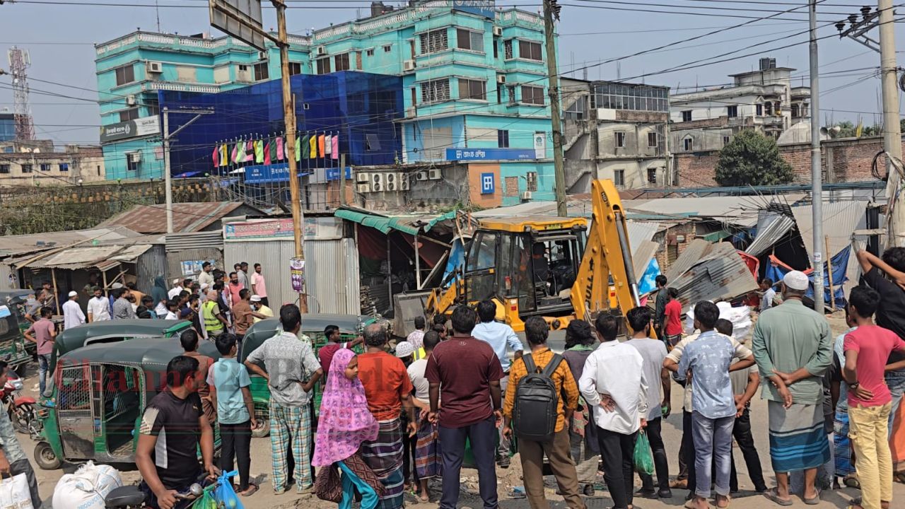 যানজট নিরসনে সোনারগাঁয়ে মহাসড়কে অবৈধ স্থাপনা উচ্ছেদ