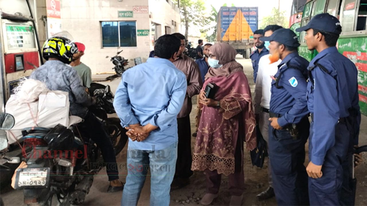 সিদ্ধিরগঞ্জে ফিলিং স্টেশনে মোবাইল কোর্ট পরিচালনা  