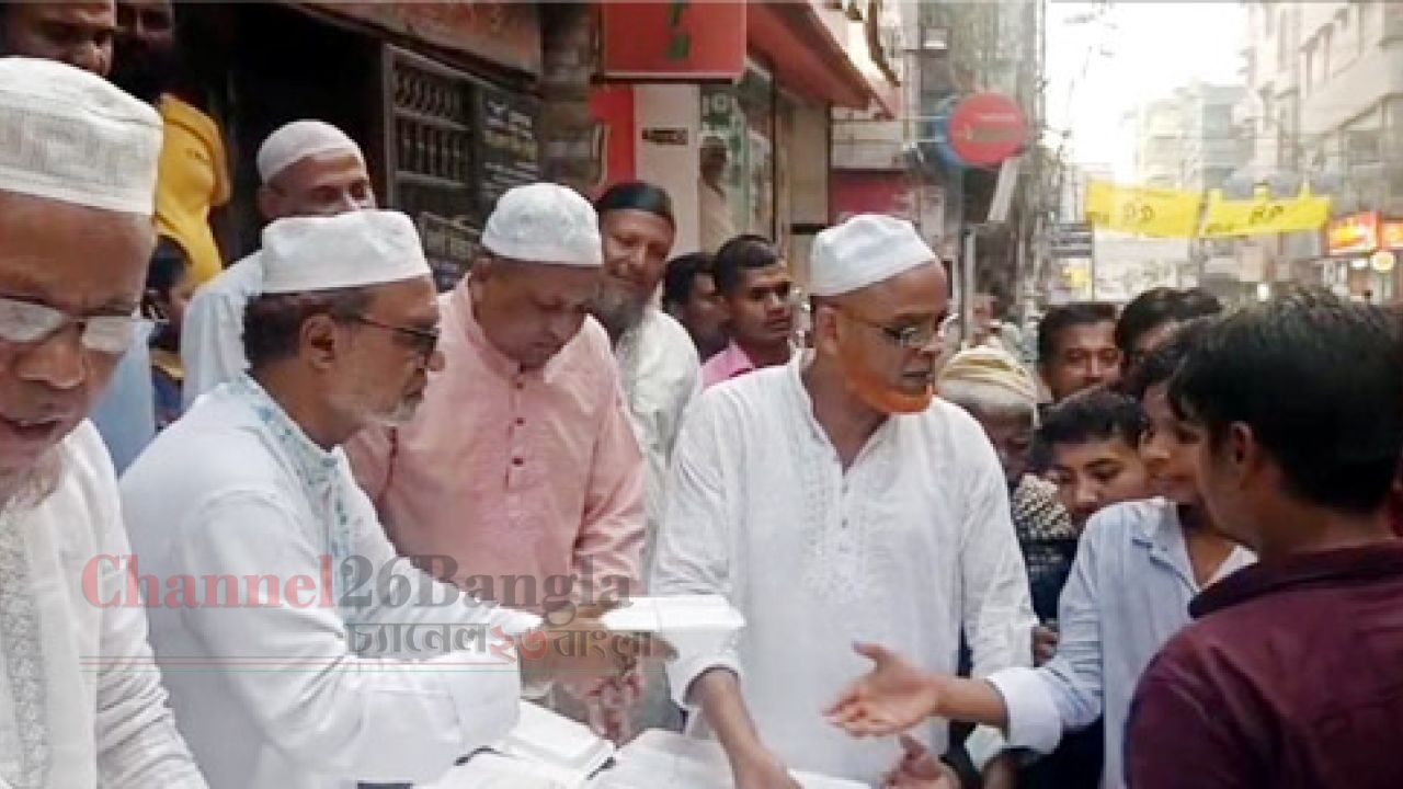 সিদ্ধিরগঞ্জে বিএনপি নেতা মামুনের ইফতার বিতরণ