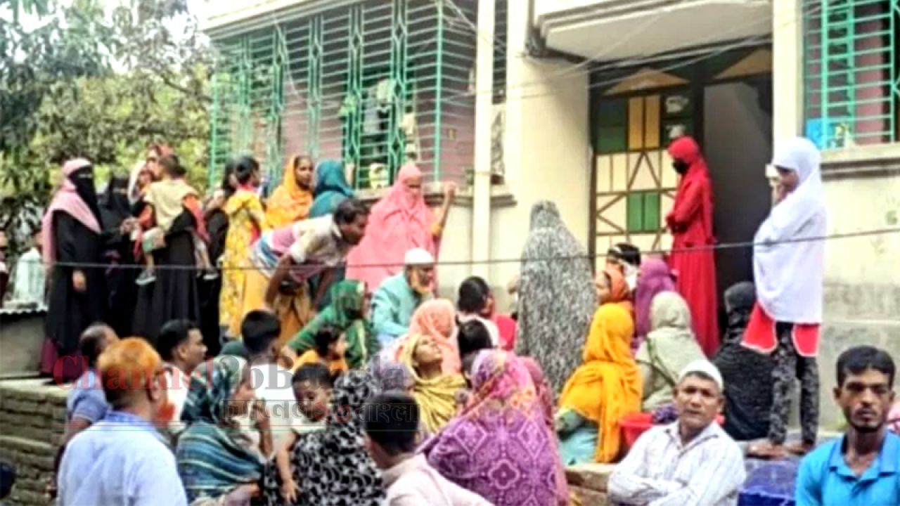 রূপগঞ্জে বিদ্যুৎস্পৃষ্টে বাবার মৃত্যু: দগ্ধ ছেলেসহ ২
