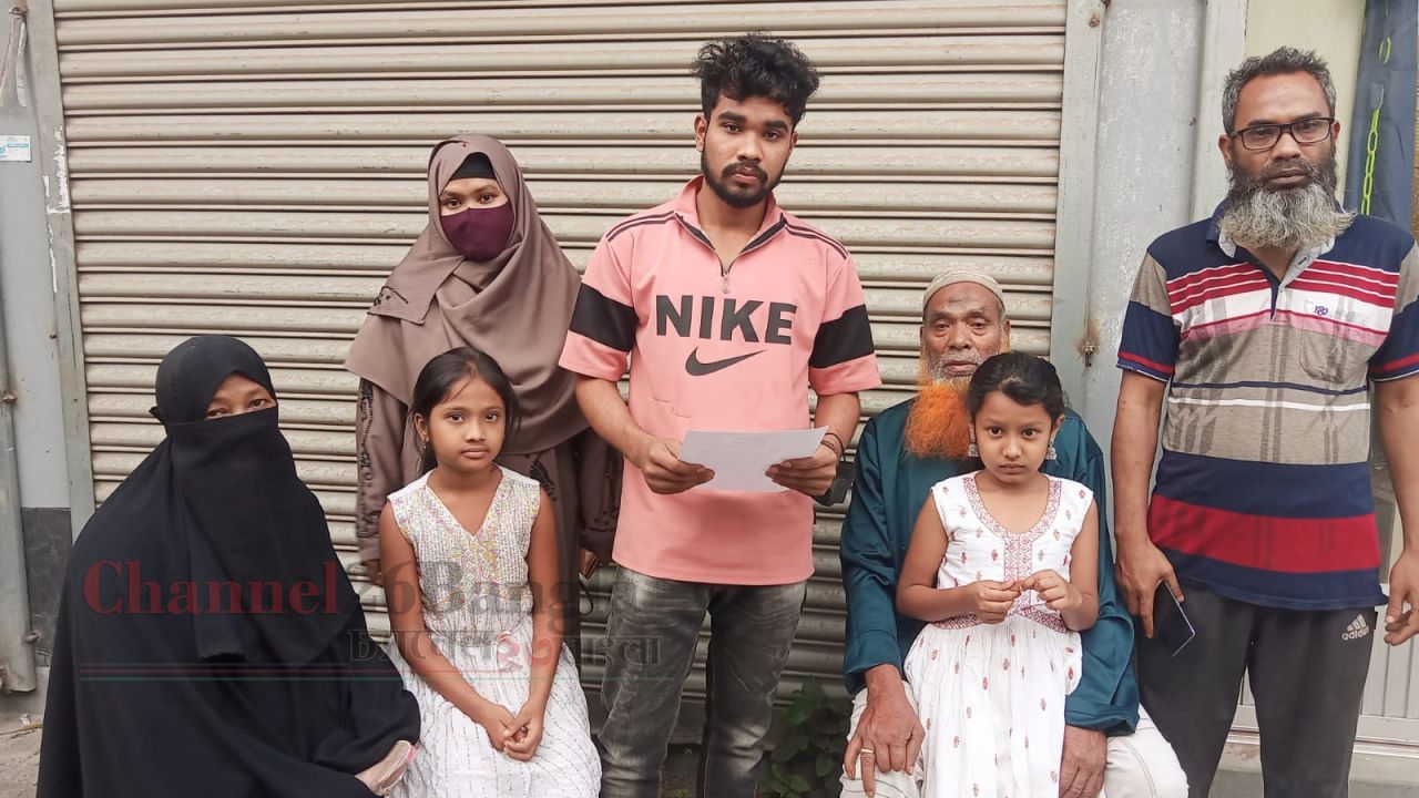 বটিয়াঘাটায় পরকীয়া নিয়ে চাঞ্চল্য: সাবেক ছাত্রদল নেতার বিরুদ্ধে সংবাদ সম্মেলন