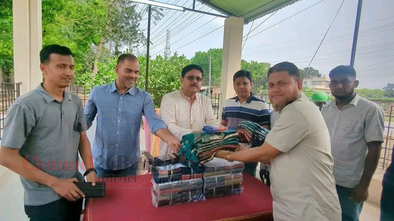 মাগুরা জেলা কারাগারে বন্দীদের মাঝে বস্ত্র বিতরণ