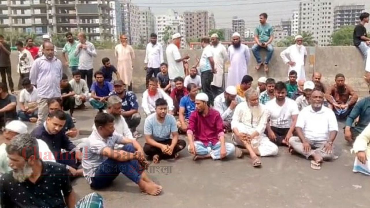 সিদ্ধিরগঞ্জে বিদ্যুৎ বিচ্ছিন্ন: ঢাকা-চট্টগ্রাম মহাসড়ক অবরোধ বিক্ষোভে উত্তাল সাইনবোর্ড