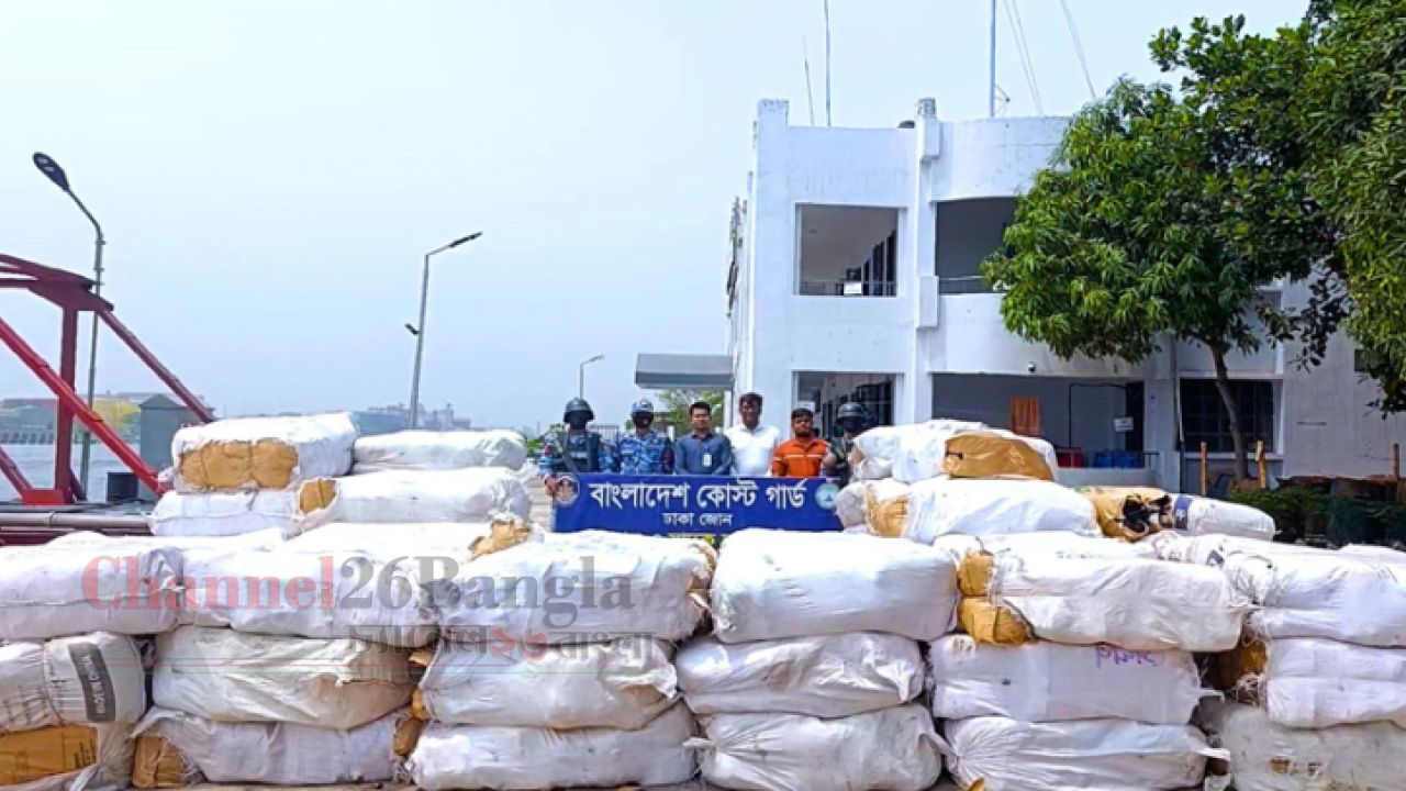 কাঁচপুরে কোস্ট গার্ডের অভিযান: ৮৮ লাখ টাকার নিষিদ্ধ পলিথিন জব্দ