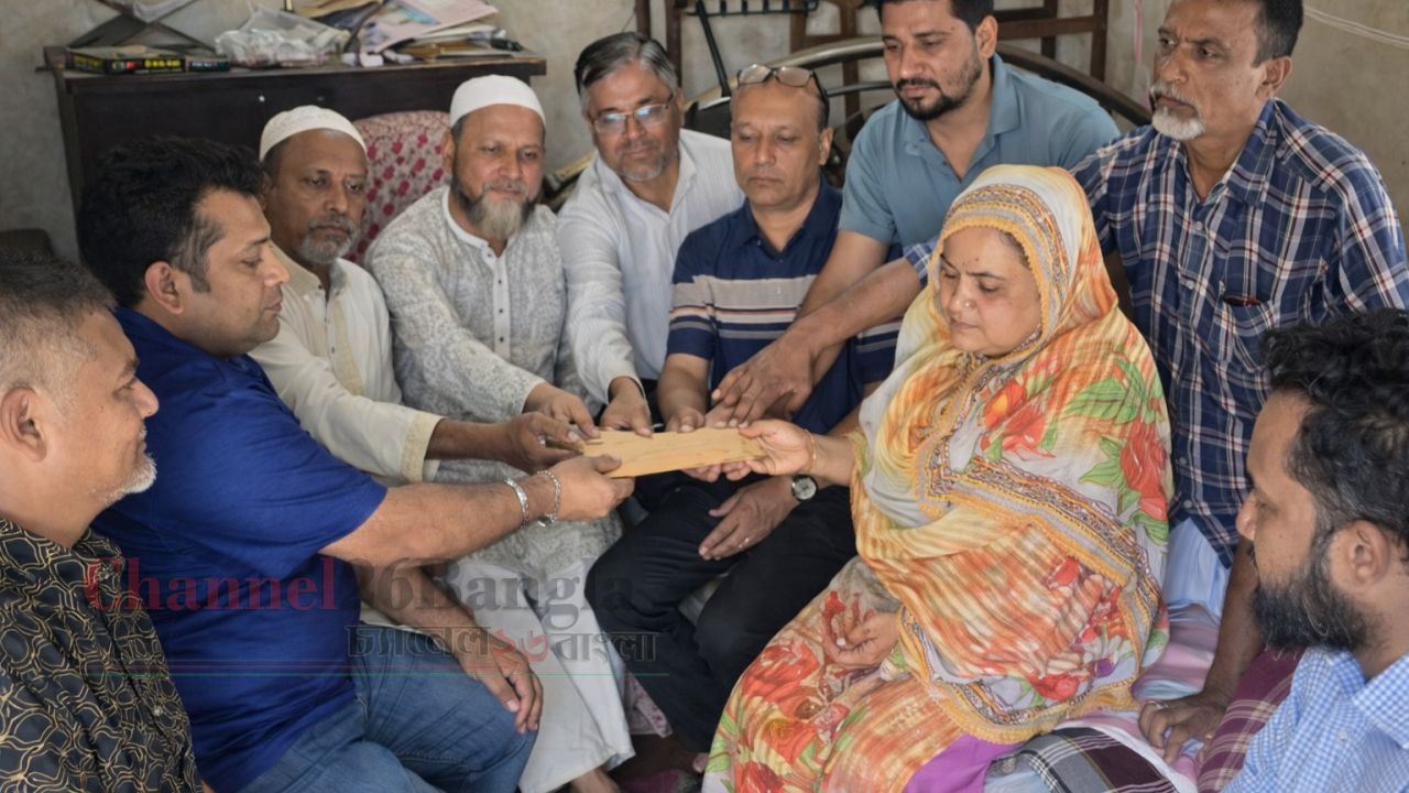 রাজনীতির ঊর্ধ্বে মানবিকতা: প্রয়াত সহকর্মী বিল্লালের পরিবারের পাশে এটিএম কামাল