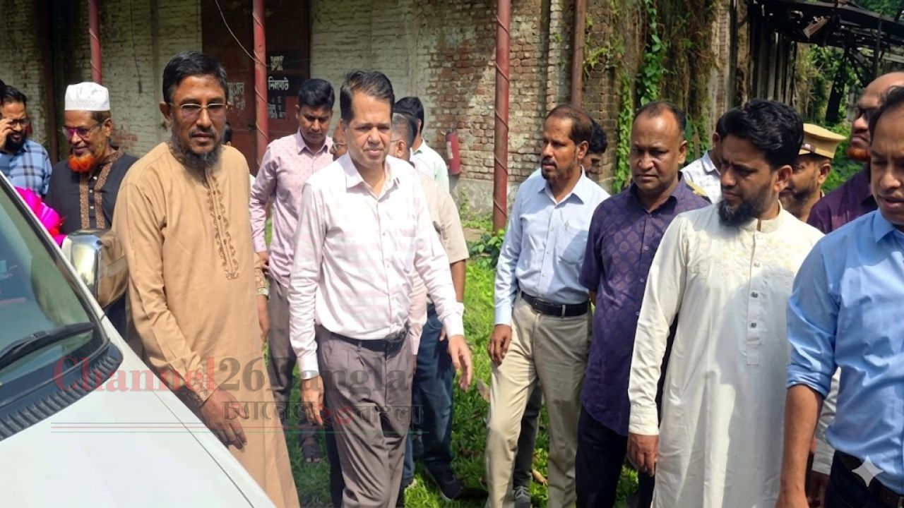 ডেমরায় বন্ধ দুই পাটকল পরিদর্শনে এমপি কামাল হোসেন