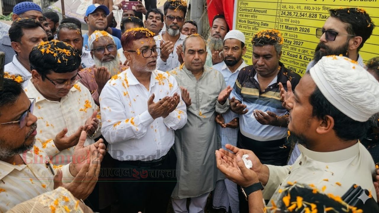 হাজীগঞ্জ আইটি স্কুল-খানপুর হাসপাতাল সড়ক সংস্কার কাজের উদ্বোধন