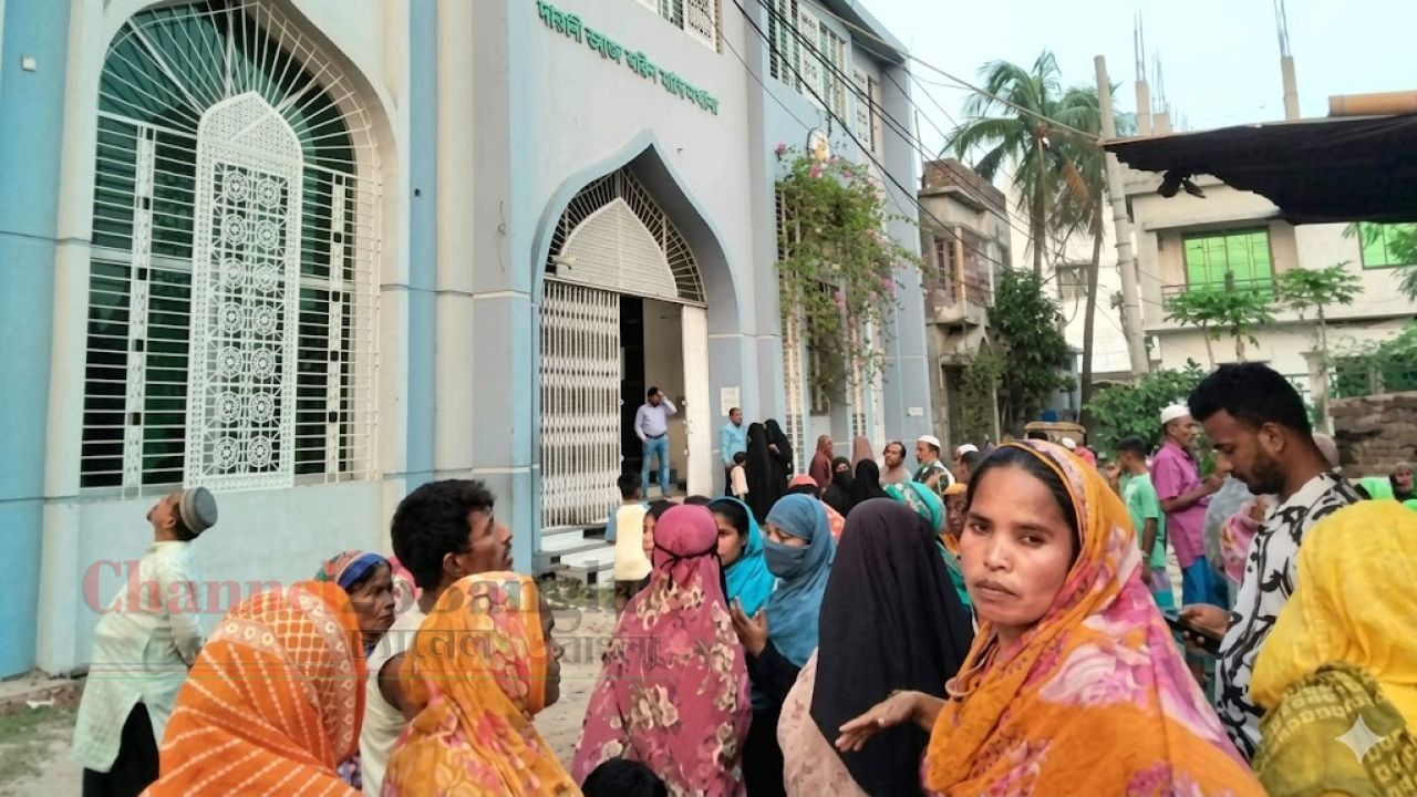 ফতুল্লায় মসজিদের ছাদ থেকে পড়ে শিশুর মৃত্যু
