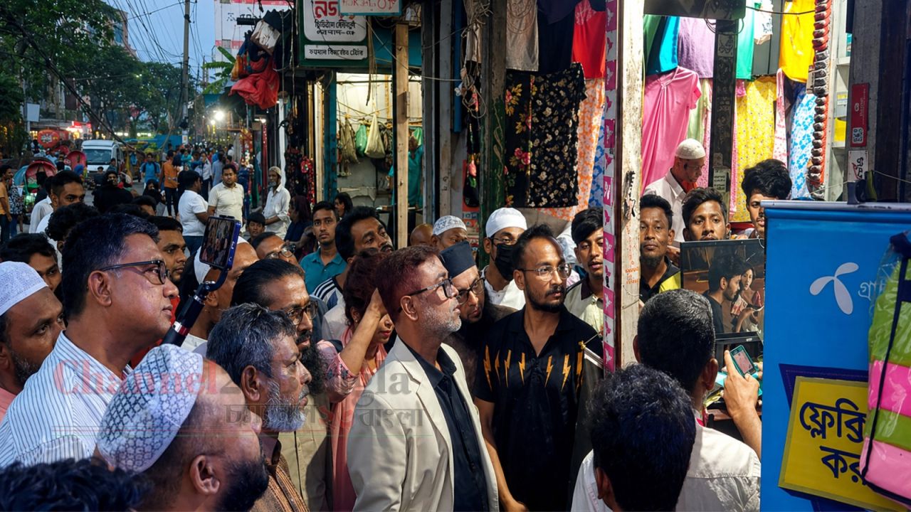 চাষাড়া হকার মার্কেটে প্রকৃত হকার নেই: অবৈধ দখল উচ্ছেদের ঘোষণা প্রশাসকের