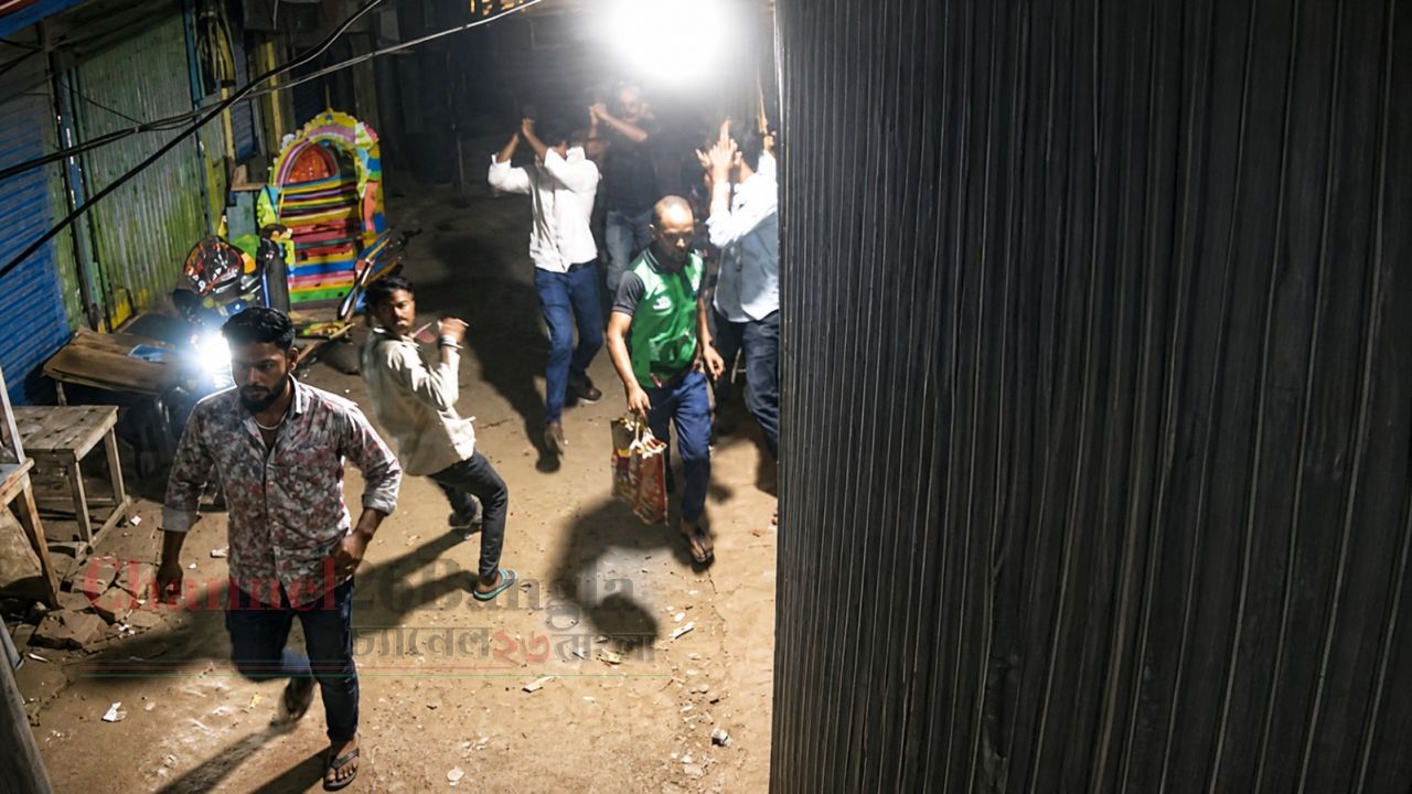 বন্দরে কিশোর গ্যাং গ্রুপের তাণ্ডব: যুবককে কুপিয়ে জখম ভাঙচুর ও লুটপাট