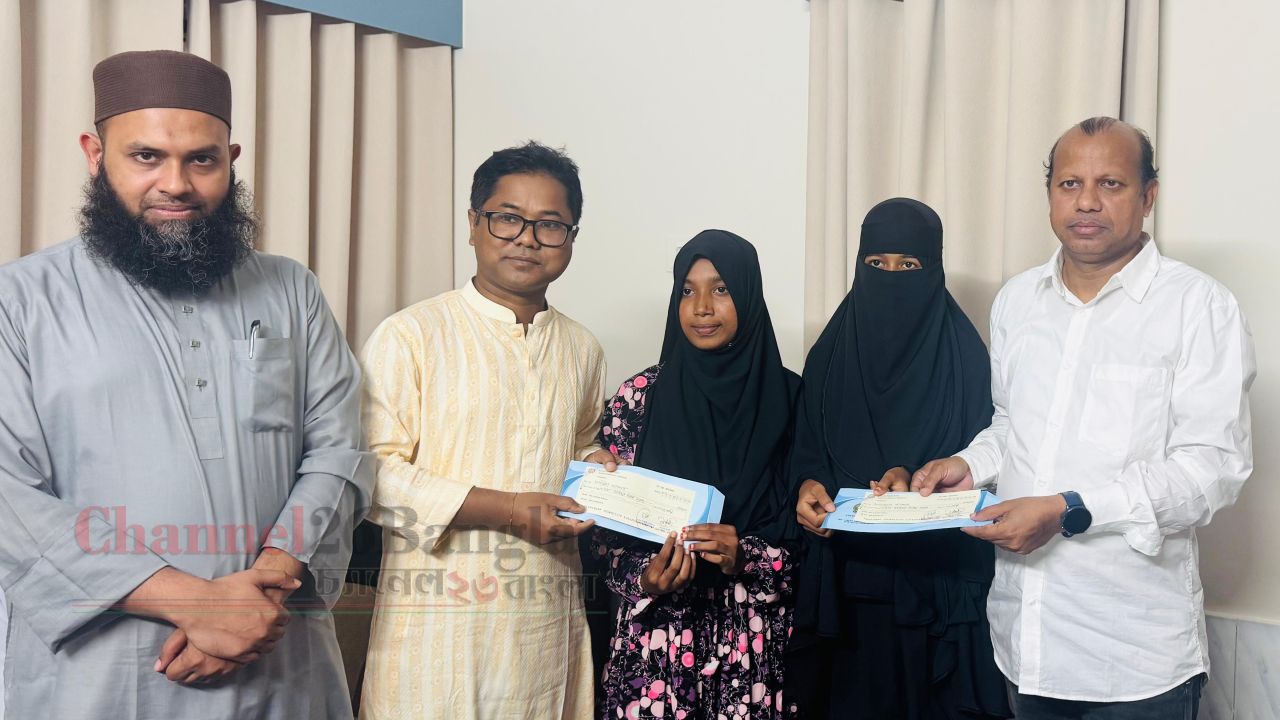 শেরপুরের দুই মেধাবী শিক্ষার্থীর স্বপ্নপূরণে জেলা পরিষদের সহায়তা