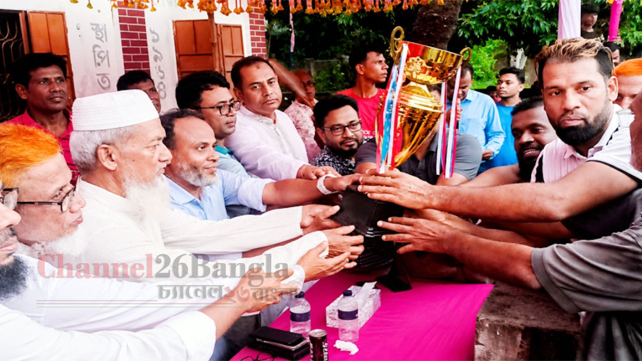 বিদেশি তারকাদের চমক: শ্রীপুরে ফুটবল টুর্নামেন্টে চ্যাম্পিয়ন সোনাতুন্দী একাদশ