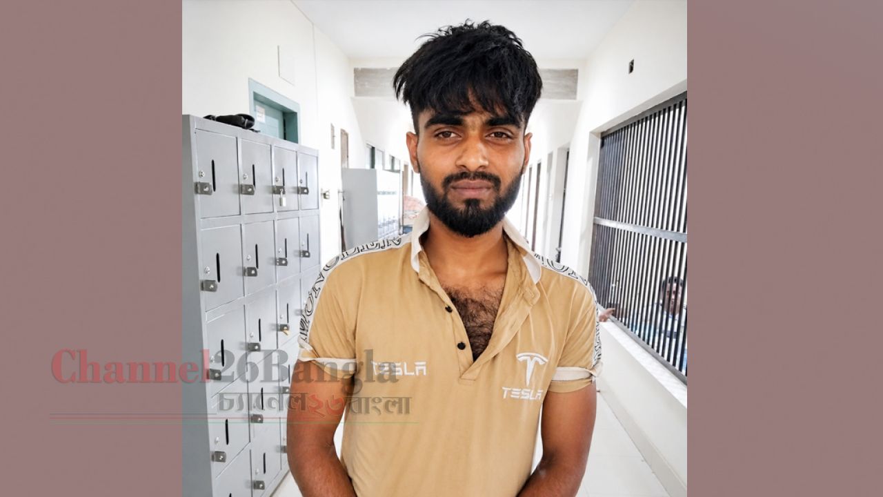 সিদ্ধিরগঞ্জে মোবাইল ছিনতাইয়ের চেষ্টা: ছিনতাইকারীকে নিজেই ধরলেন সেনা কর্মকর্তা