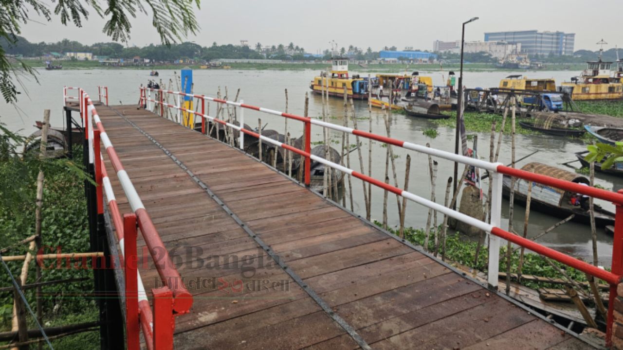 হাজীগঞ্জ-নবীগঞ্জ খেয়াঘাটে নতুন জেটি নির্মাণ: যাত্রীদের স্বস্তি