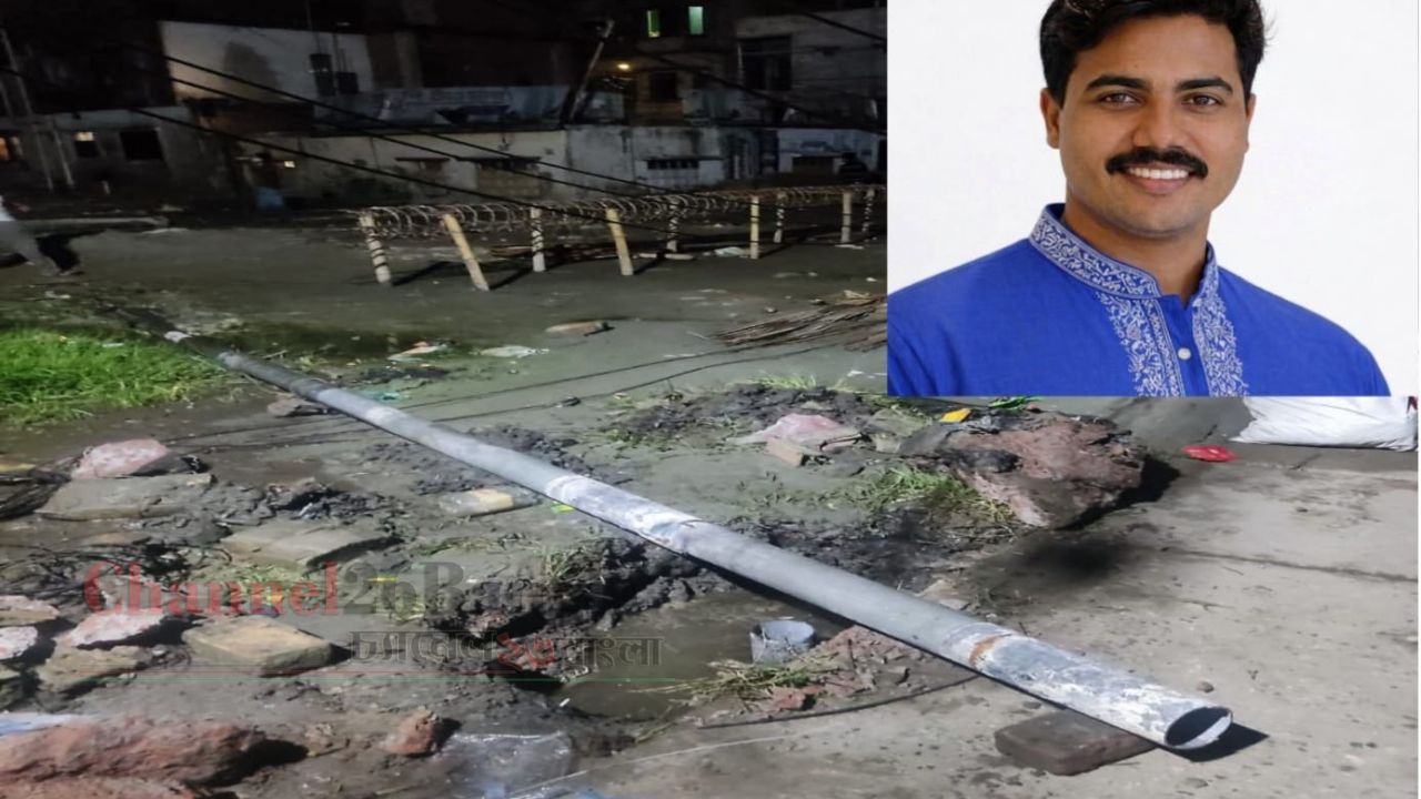 সিদ্ধিরগঞ্জে সড়ক বাতির খুঁটি কাটার অভিযোগে নাসিক ওয়ার্ড সচিবের বিরুদ্ধে থানা অভিযোগ