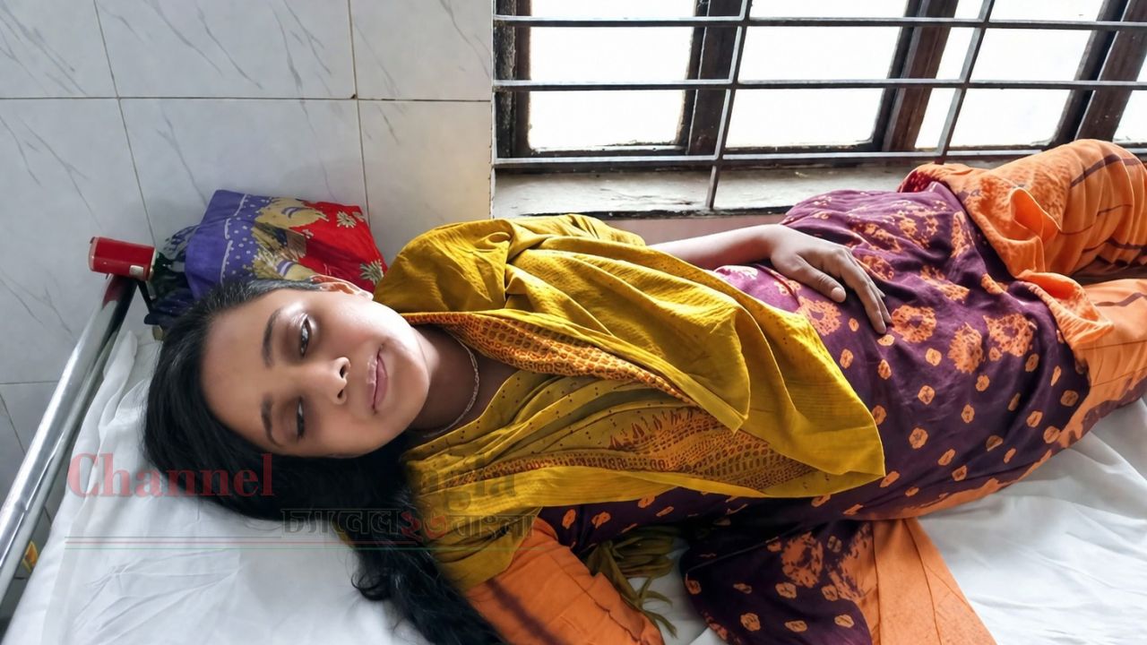 বটিয়াঘাটায় চেতনা নাশক স্প্রে করে দুর্ধর্ষ চুরি: বাবা-মেয়ে হাসপাতালে