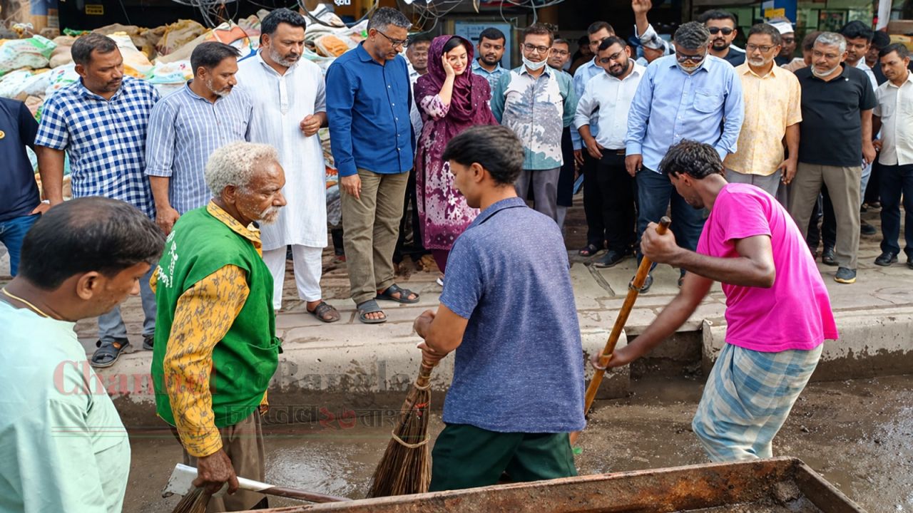 নারায়ণগঞ্জে সিটি কর্পোরেশনের বিশেষ পরিচ্ছন্নতা অভিযান শুরু