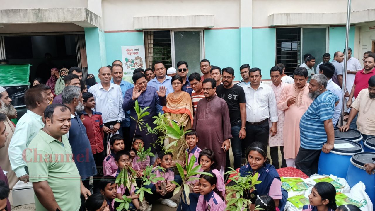 মাগুরার শ্রীপুরে ক্রীড়া-কৃষি উপকরণ ও আর্থিক সহায়তা বিতরণ