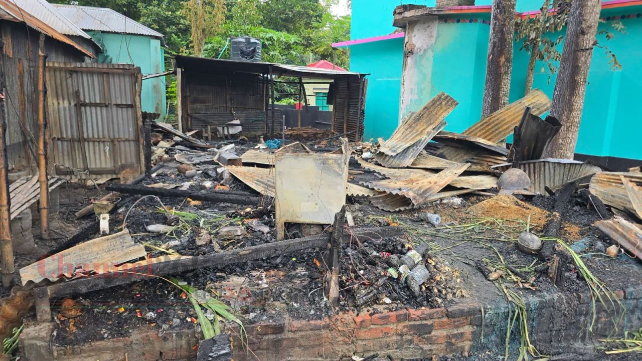 সাঁথিয়ায় আগুনে দোকান ভস্মীভূত ৩৫ লাখ টাকার ক্ষতি