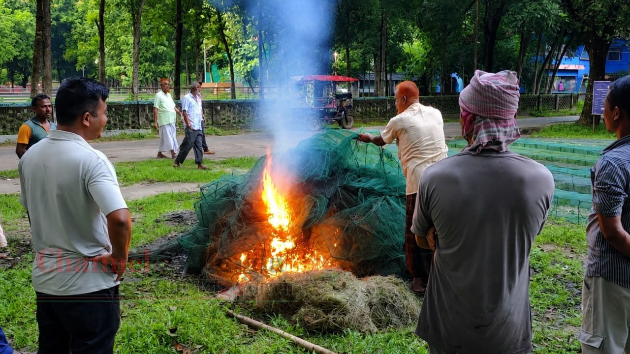 মৎস্যসম্পদ রক্ষায় সালান্দর বিলে অভিযান, ধ্বংস করা হলো অবৈধ জাল