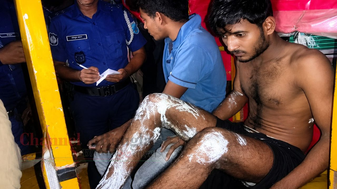 ফতুল্লায় ডাইং কারখানায় বয়লার বিস্ফোরণ: ২ শ্রমিক দগ্ধ
