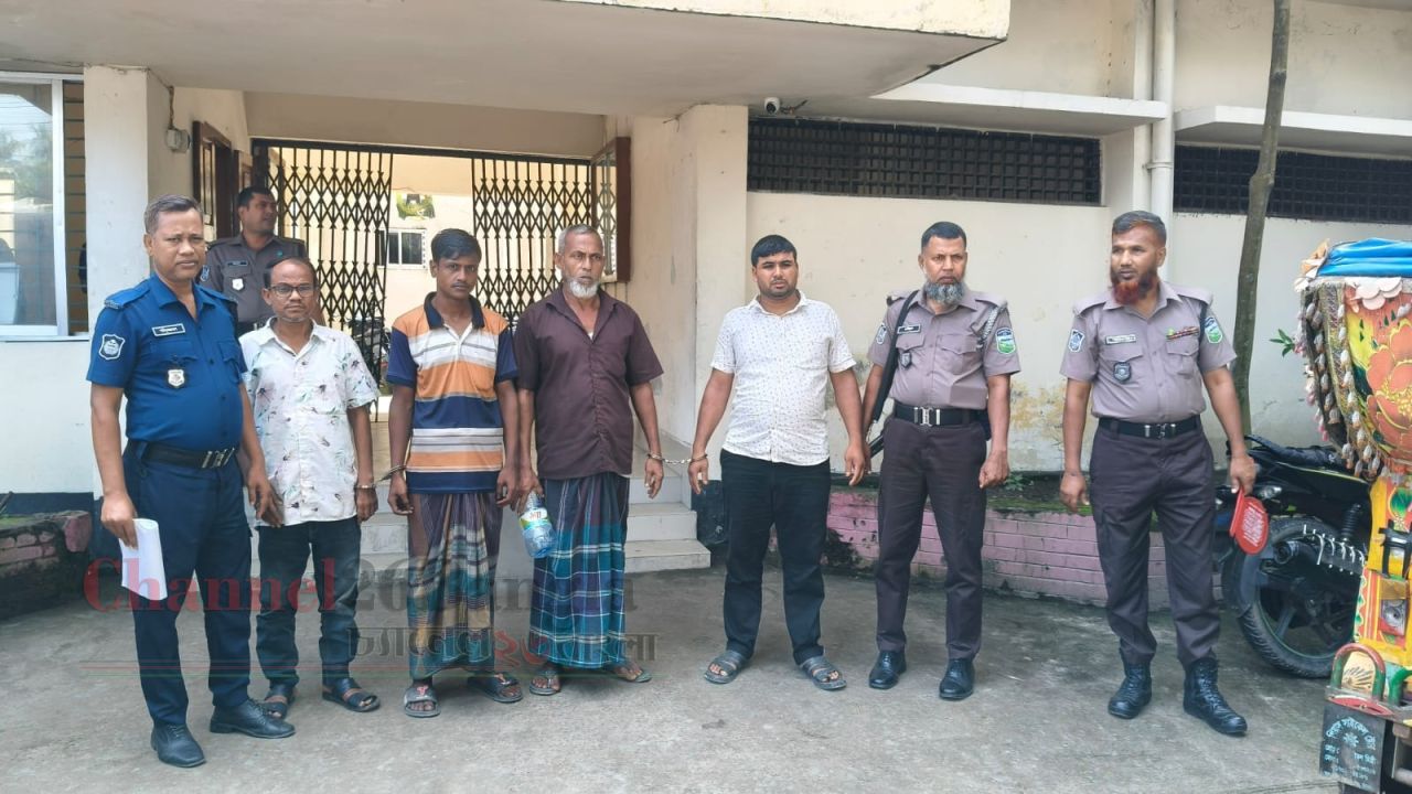 ব্রেন টিউমার অস্ত্রোপচারে দৃষ্টিশক্তি হারানো স্ত্রীকে যৌতুকের দাবিতে নির্যাতনের অভিযোগ, স্বামী গ্রেফতার